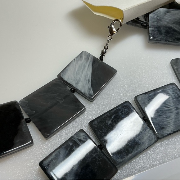 Chunky Geometric Statement Necklace for Women in Marble Patterns Cato - Picture 4 of 4